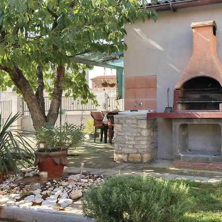 2 Bedroom Beautiful In Sikici *