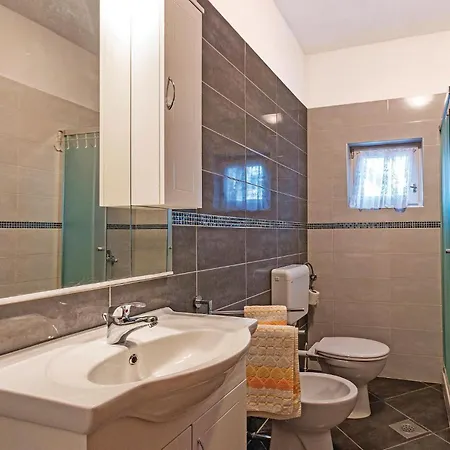 2 Bedroom Beautiful In Sikici Pula