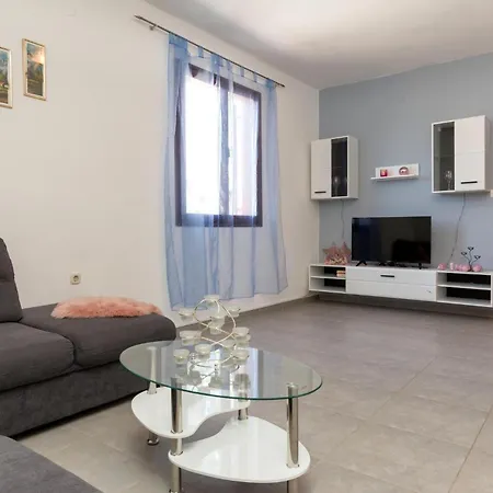 2 Bedroom Beautiful In Sikici Сasa de vacaciones Pula