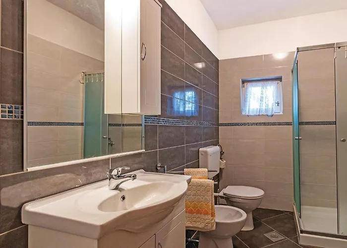 2 Bedroom Beautiful In Sikici פולה