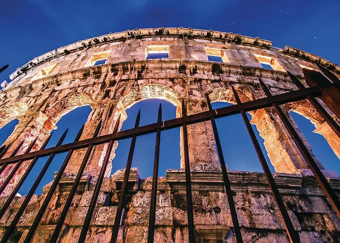 2 Bedroom Beautiful In Sikici בית נופש