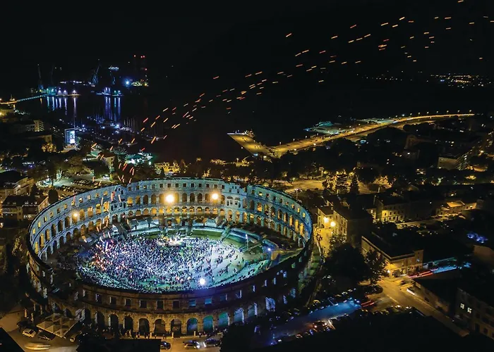 בית נופש 2 Bedroom Beautiful In Sikici