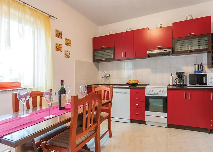 בית נופש 2 Bedroom Beautiful In Sikici *
