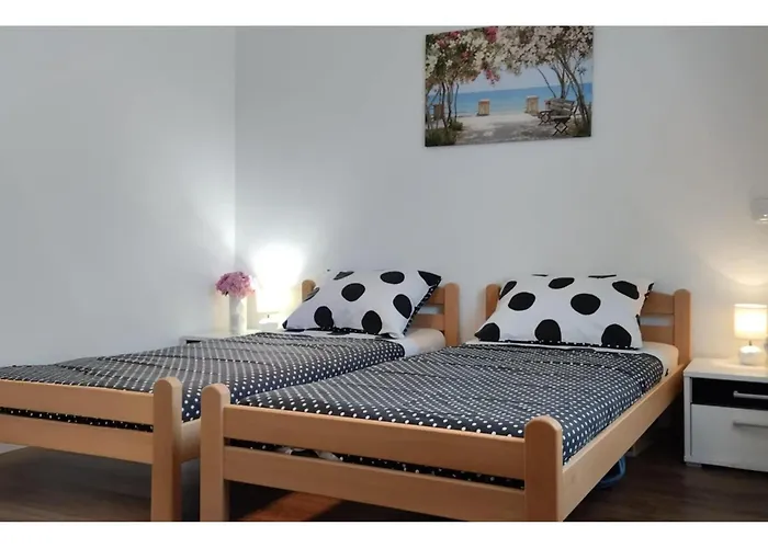 2 Bedroom Beautiful In Sikici בית נופש