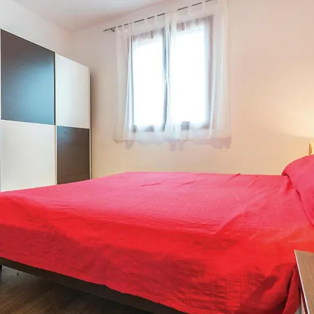 Holiday home 2 Bedroom Beautiful In Sikici Pula