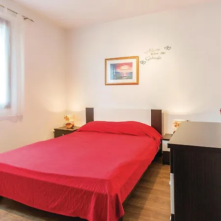 Holiday home 2 Bedroom Beautiful In Sikici