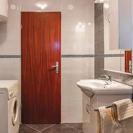 2 Bedroom Beautiful In Sikici * بولا