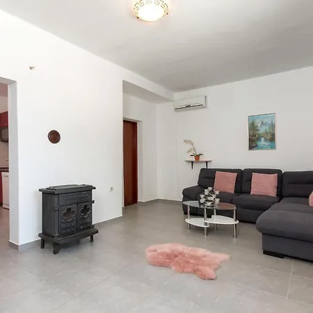 Holiday home 2 Bedroom Beautiful In Sikici *