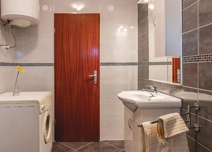 2 Bedroom Beautiful In Sikici * بولا