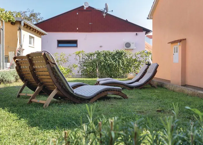 بيت للعطل 2 Bedroom Beautiful In Sikici *